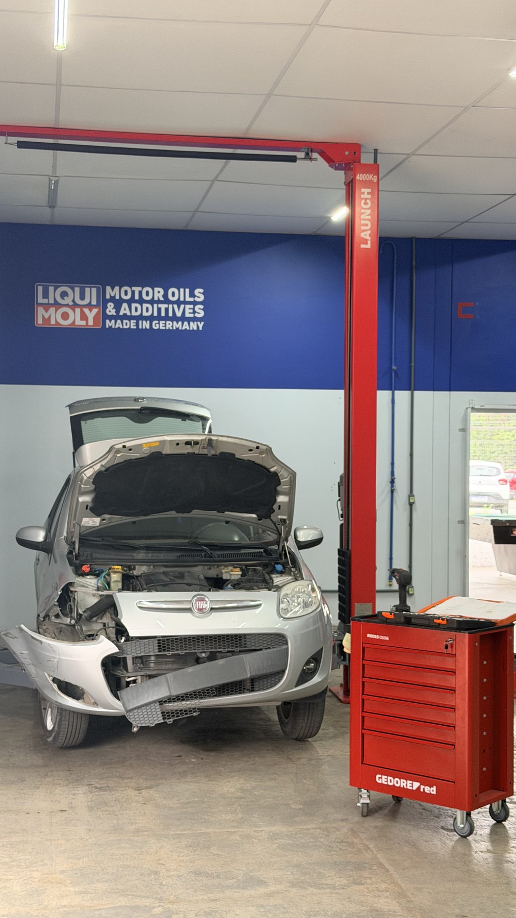 Fiat Palio prata batido antes do reparo na FastBlu